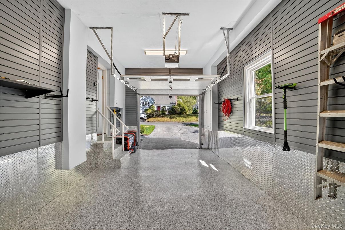 Garage, Interior