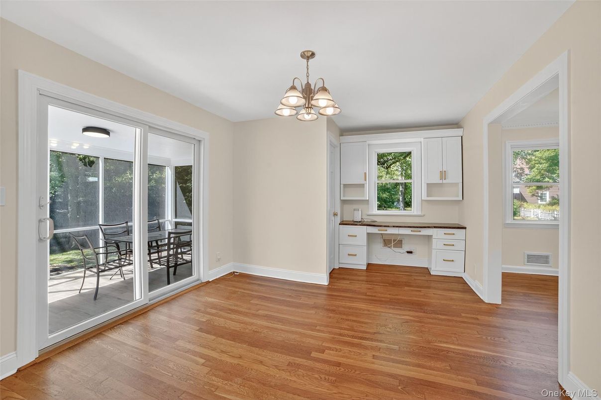 Chandelier, Empty room, Interior, Wood Texture Flooring