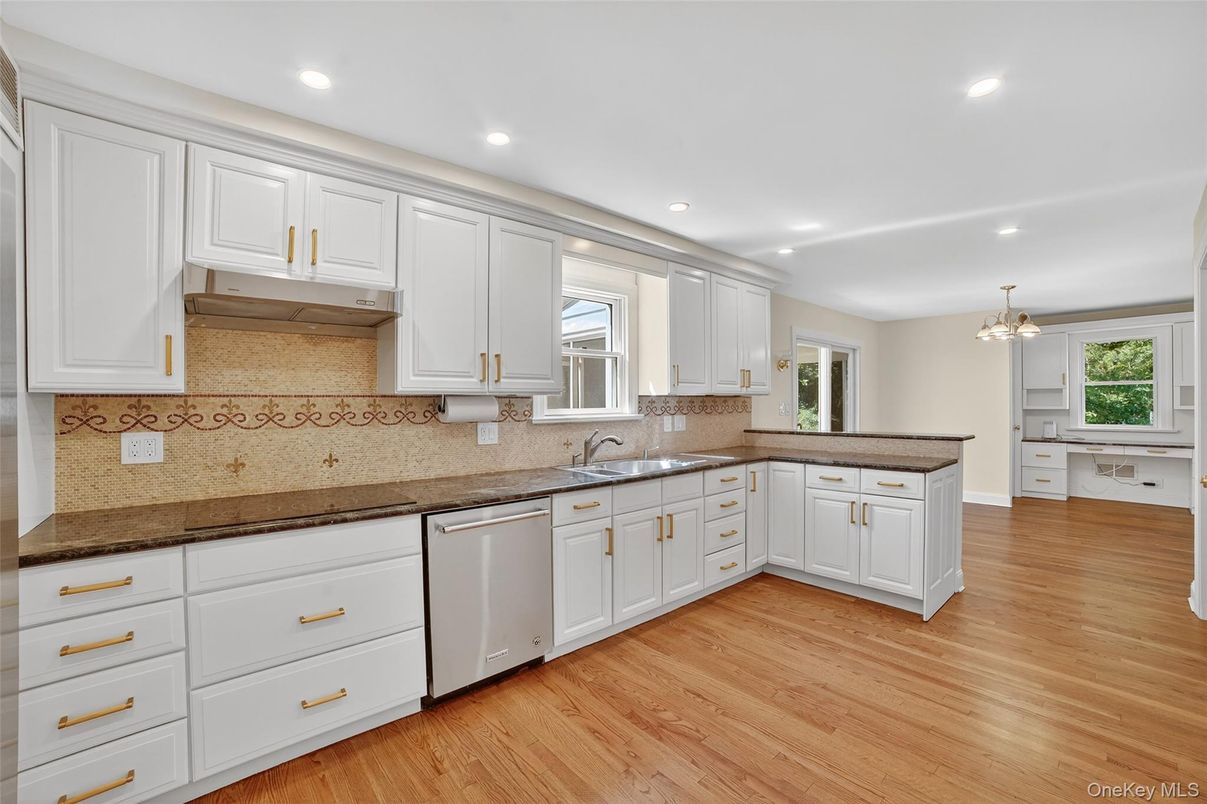 Interior, Kitchen, Pendant Lights, Recessed Lighting, Wood Texture Flooring