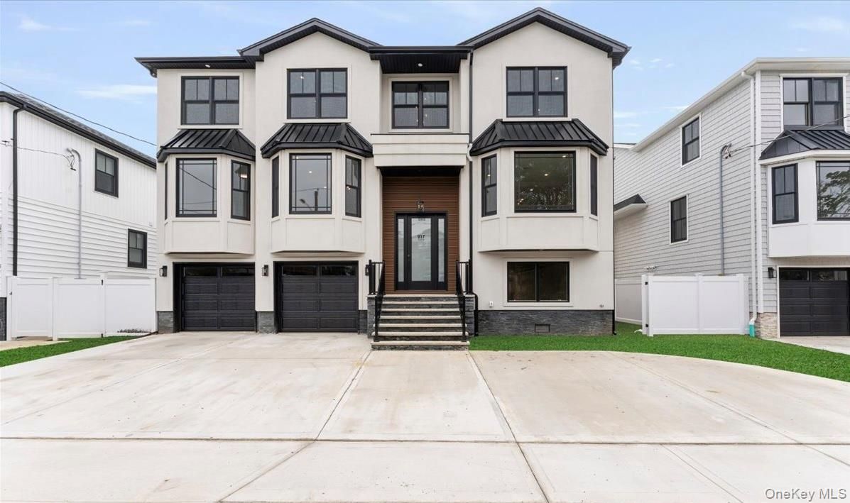 Attached, Exterior, Facade, Rowhouse