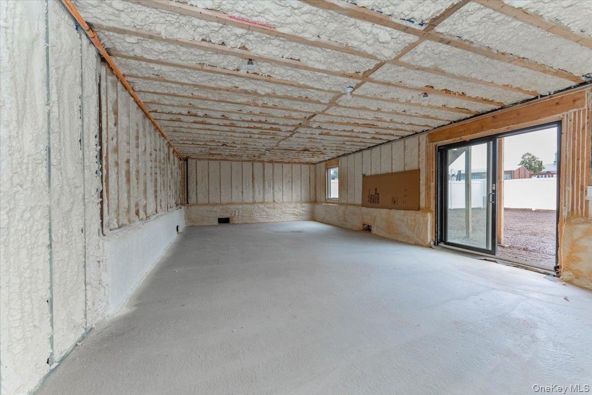 Empty room, Interior, Wooden Beams