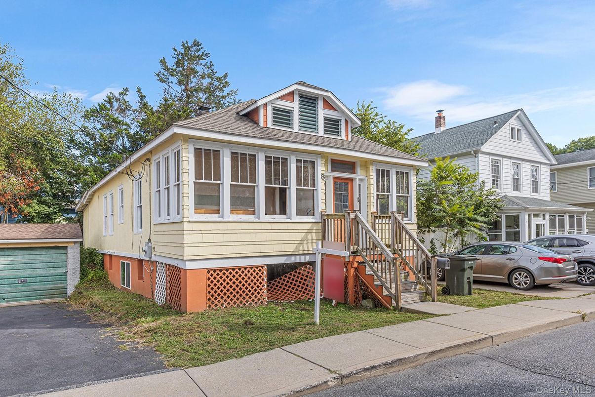 Exterior, Facade, Queen Anne Victorian