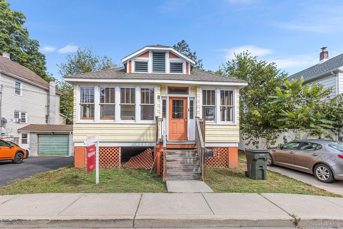 Exterior, Facade, American Foursquare