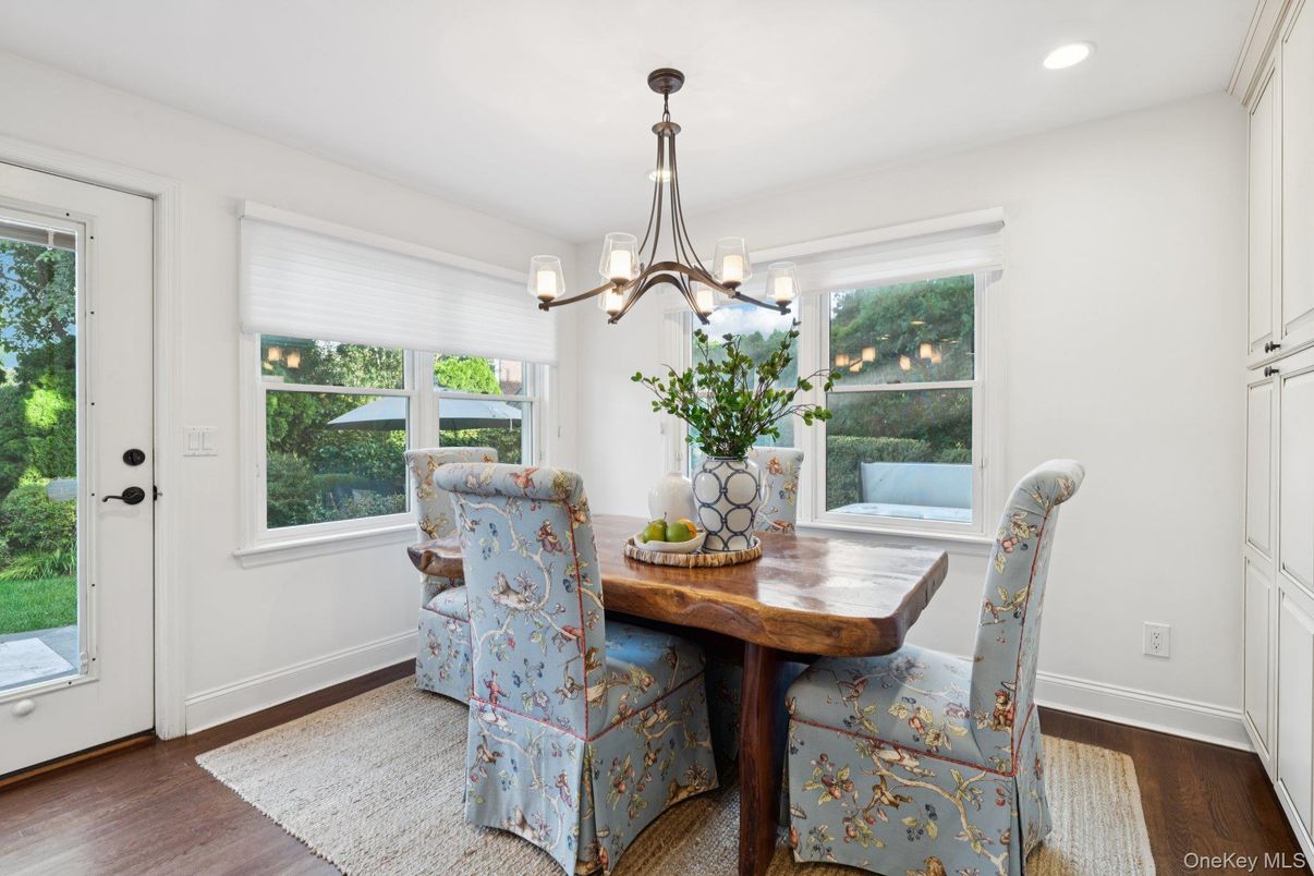 Chandelier, Dining room, Interior, Recessed Lighting, Wood Texture Flooring