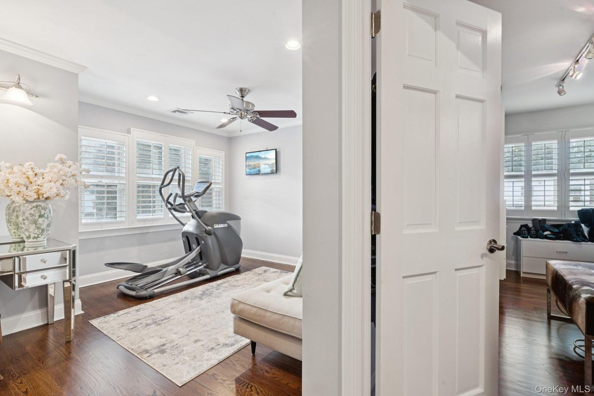 Fitness Equipment, Interior, Recessed Lighting, Wood Texture Flooring