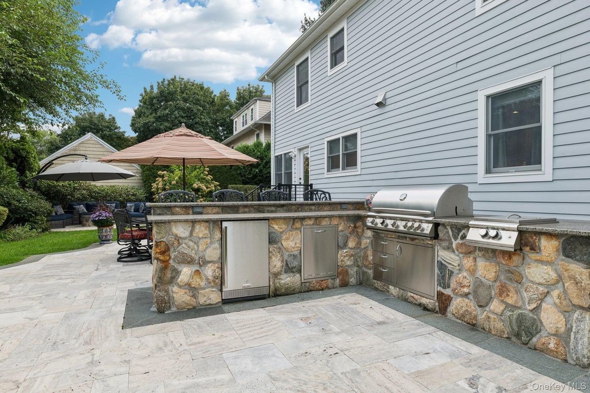 Exterior, Outdoor Kitchen