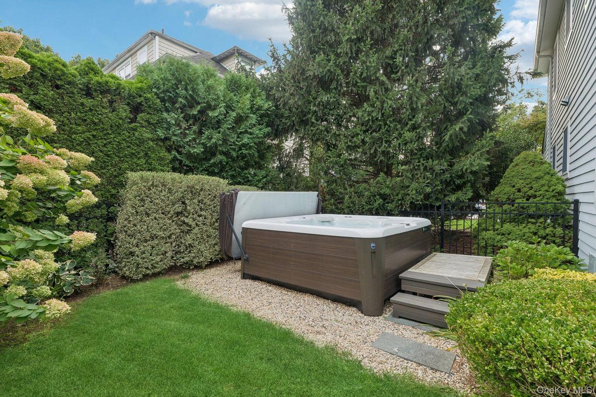 Exterior, Hot Tub