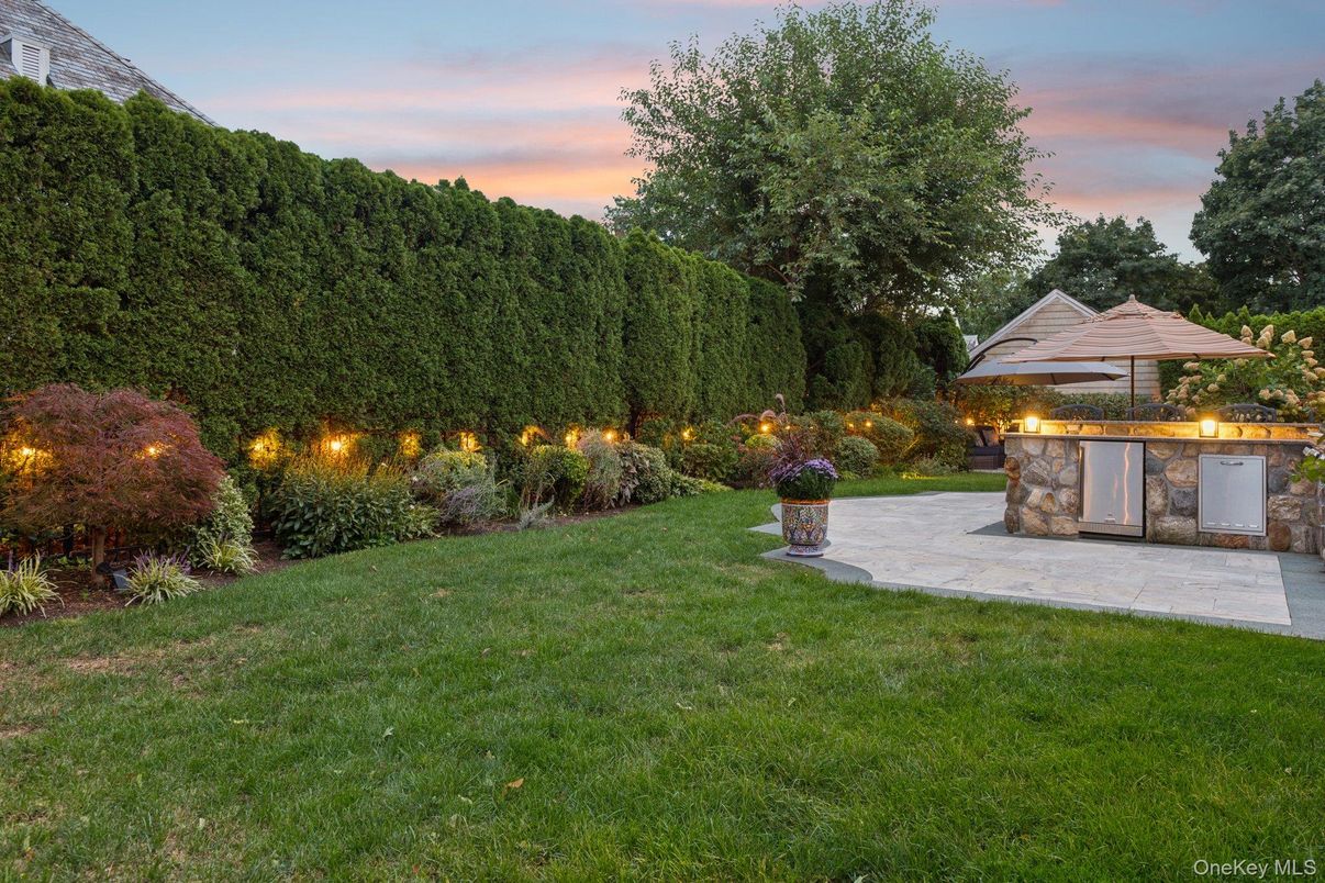 Backyard, Exterior, Outdoor Kitchen