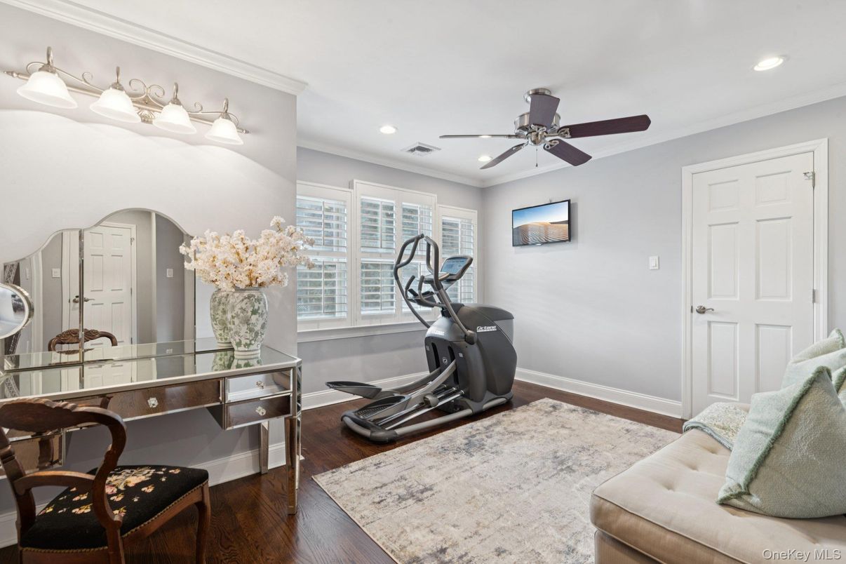 Fitness Equipment, Interior, Recessed Lighting, Wood Texture Flooring
