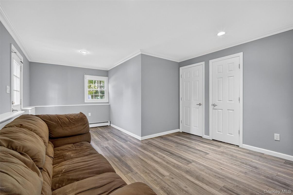 Interior, Recessed Lighting, Wood Texture Flooring