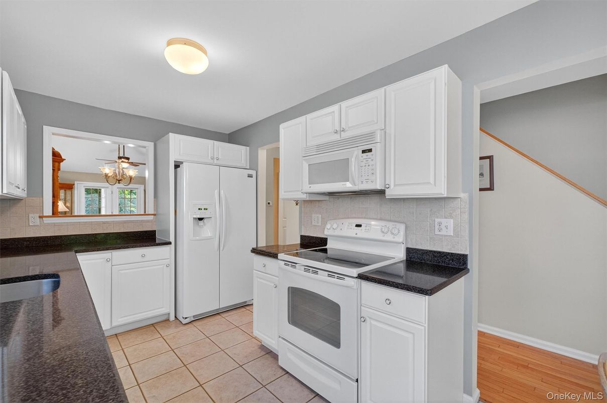 Chandelier, Interior, Kitchen, Wood Texture Flooring