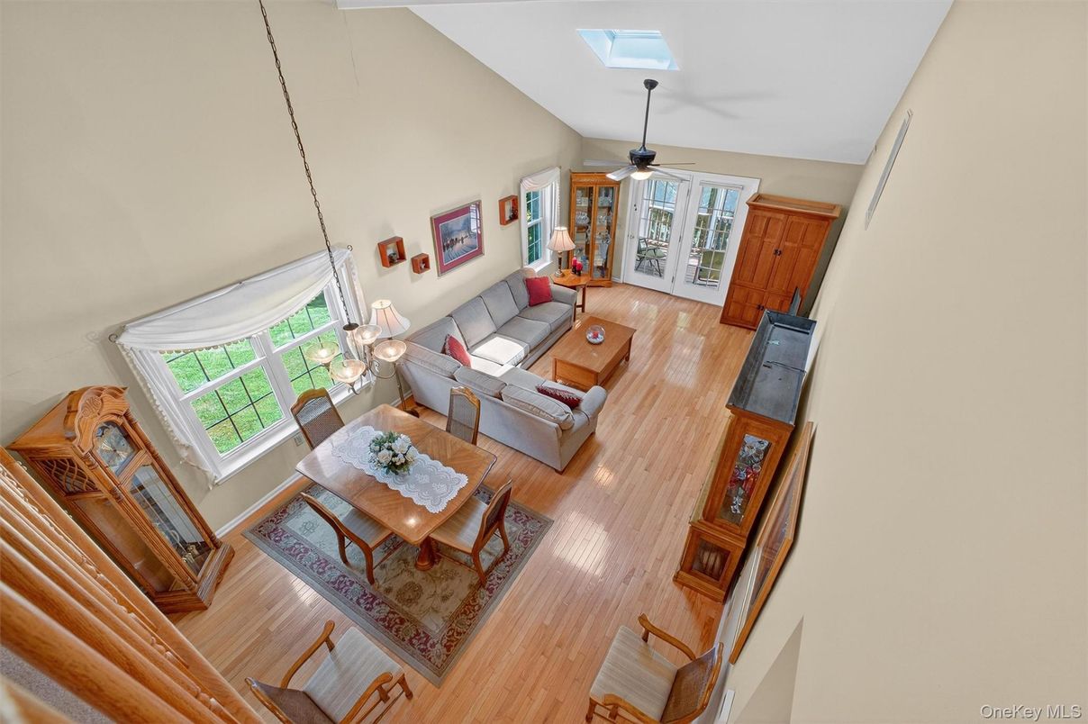 Interior, Living room, Pendant Lights, Wood Texture Flooring