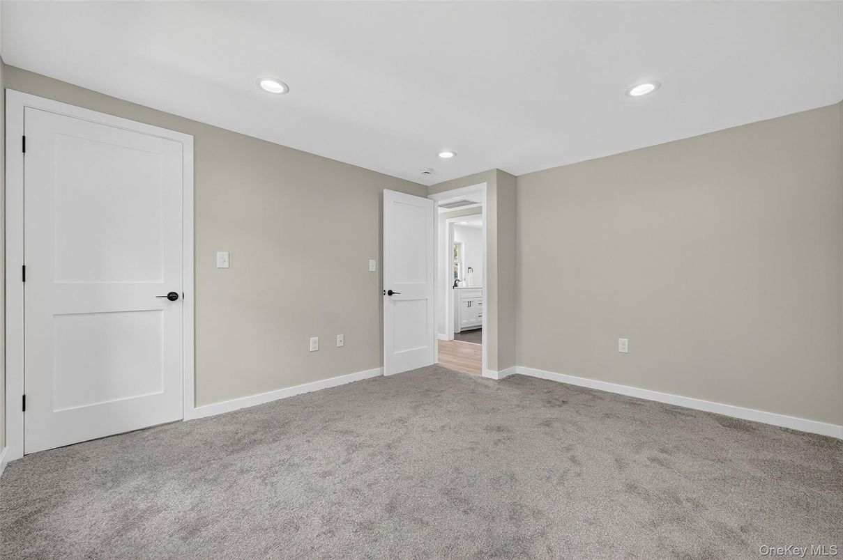 Empty room, Interior, Recessed Lighting