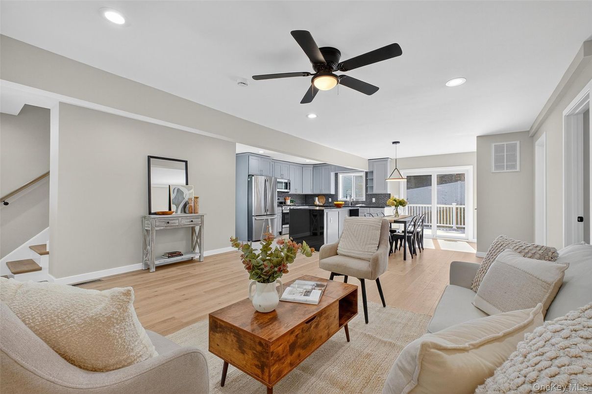 Dining room, Interior, Kitchen, Living room, Pendant Lights, Recessed Lighting, Stainless Steel Appliances, Wood Texture Flooring