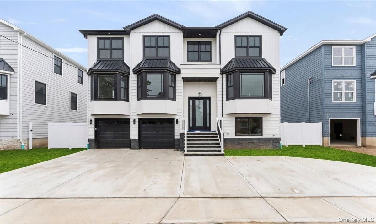 Attached, Exterior, Facade, Rowhouse