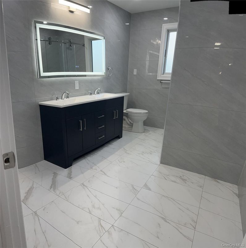Bathroom, Interior, Marble, Recessed Lighting