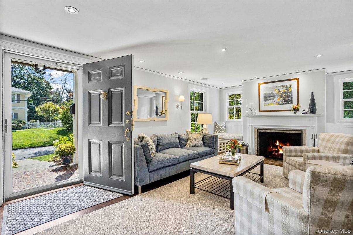 Fireplace, Interior, Living room, Recessed Lighting