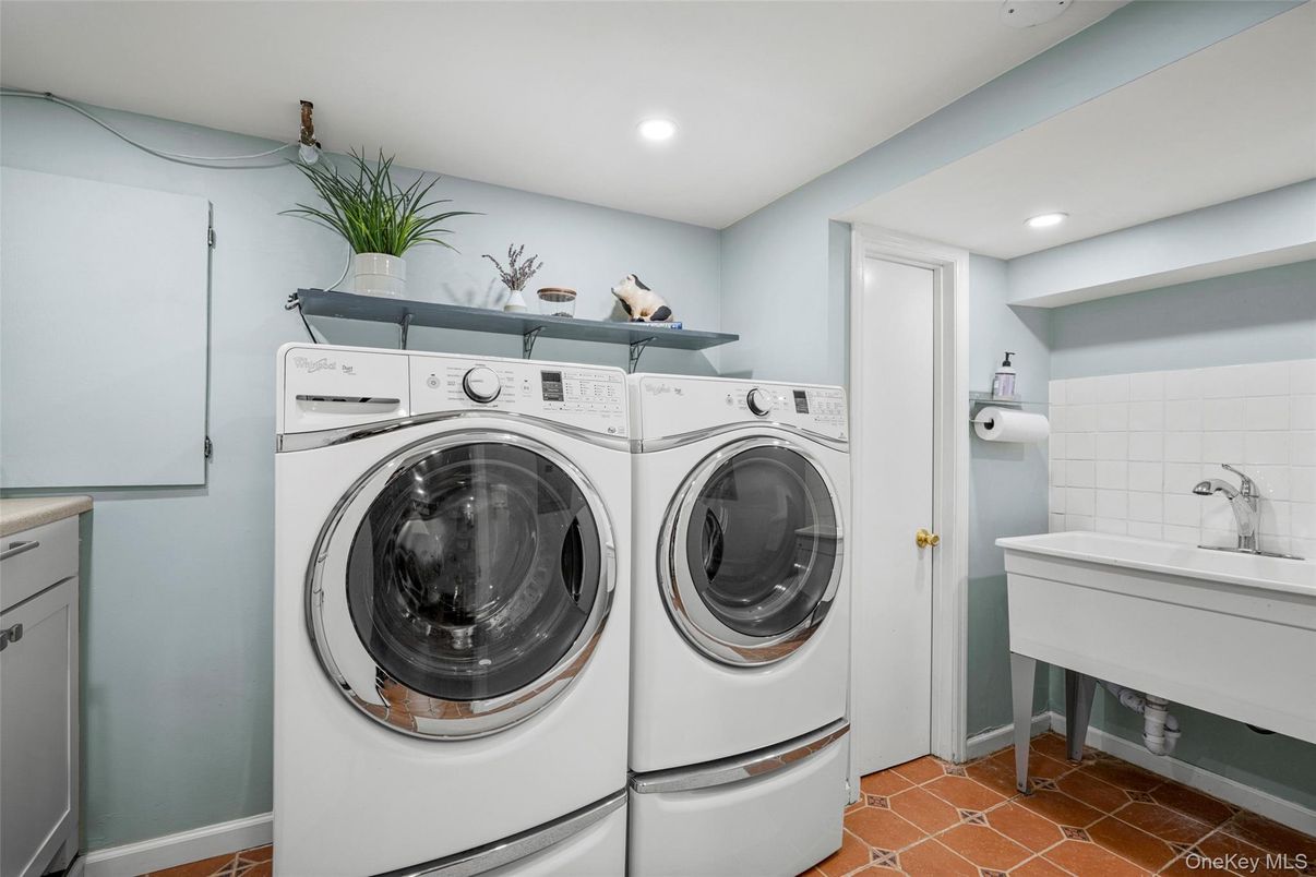 Interior, Recessed Lighting, Utility Closets, Washer
