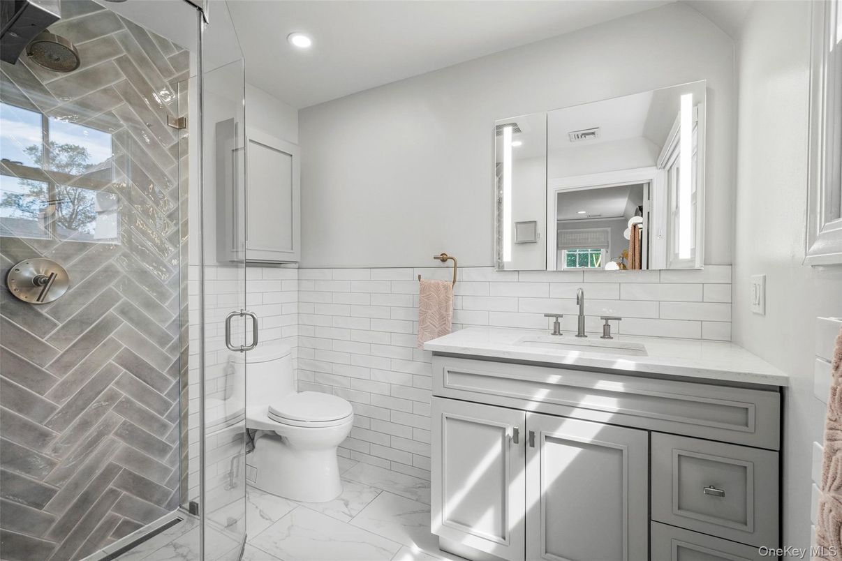 Bathroom, Interior, Marble, Recessed Lighting