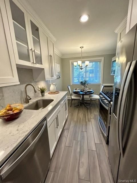 Chandelier, Dining room, Interior, Kitchen, Pendant Lights, Recessed Lighting, Stainless Steel Appliances, Wood Texture Flooring