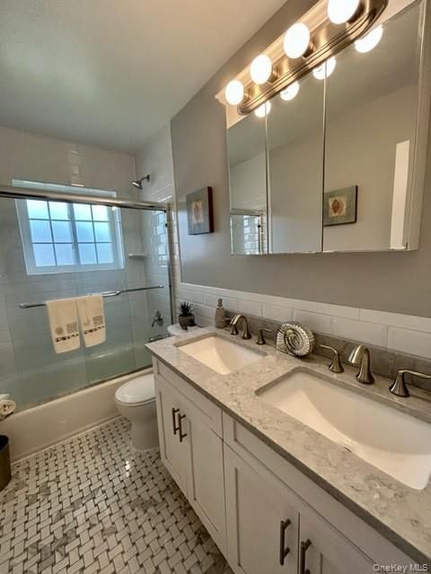 Bathroom, Dual Sink Vanities, Glass Shower, Interior