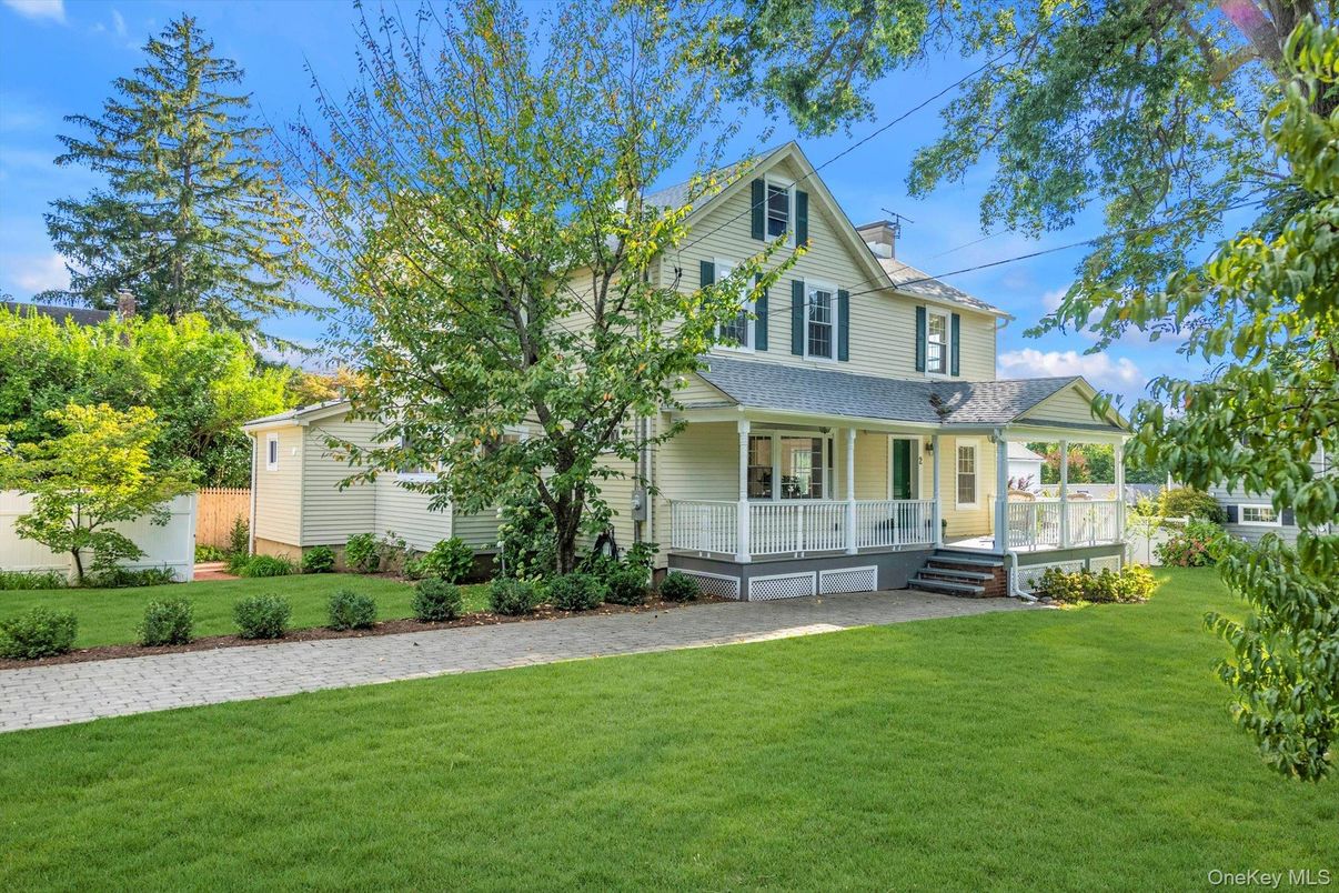 Backyard, Exterior, Facade, Queen Anne Victorian