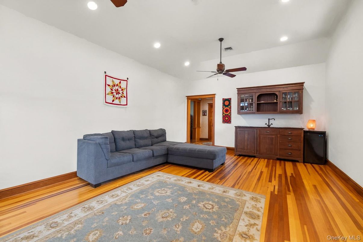 Interior, Recessed Lighting, Wood Texture Flooring