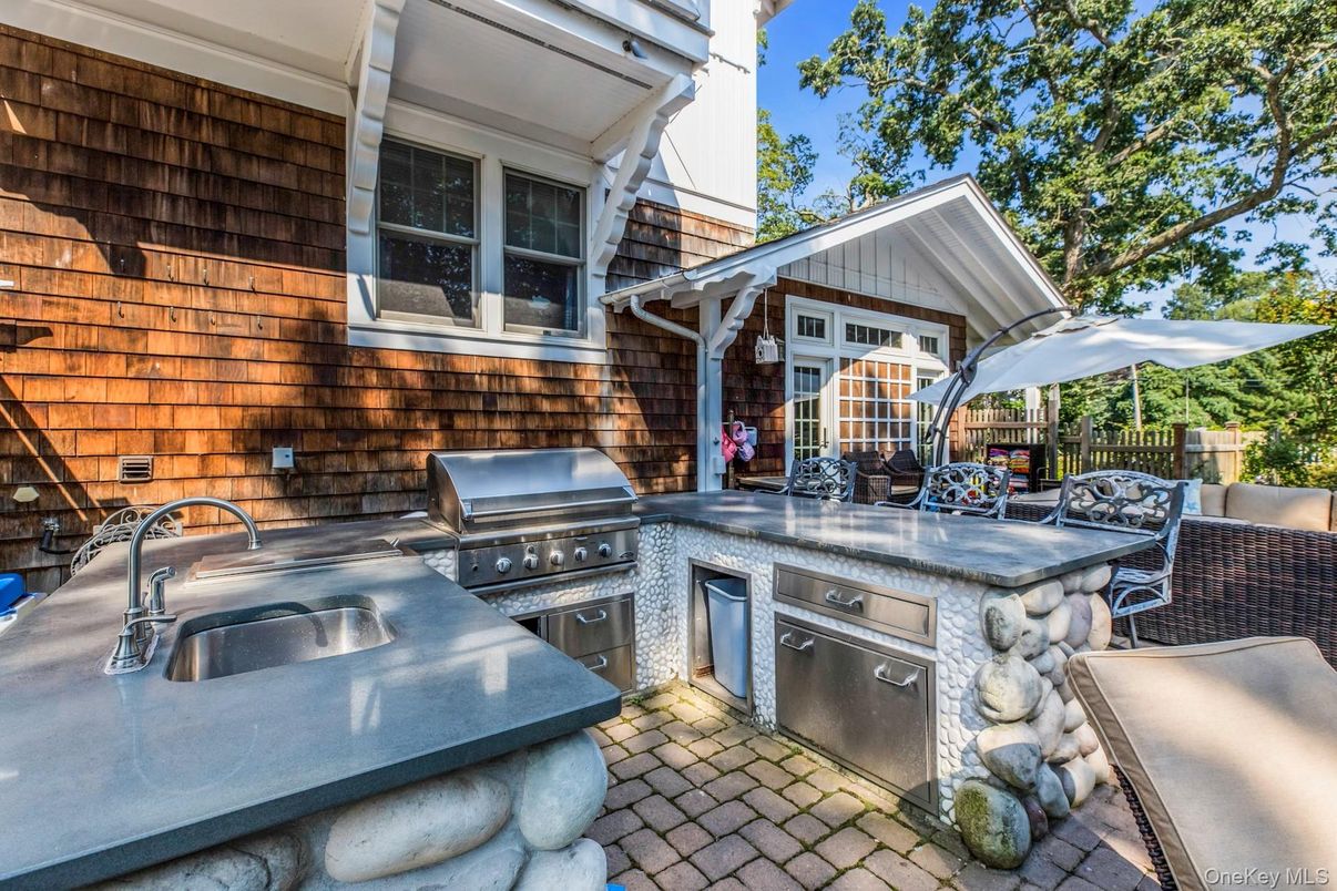 Exterior, Outdoor Kitchen