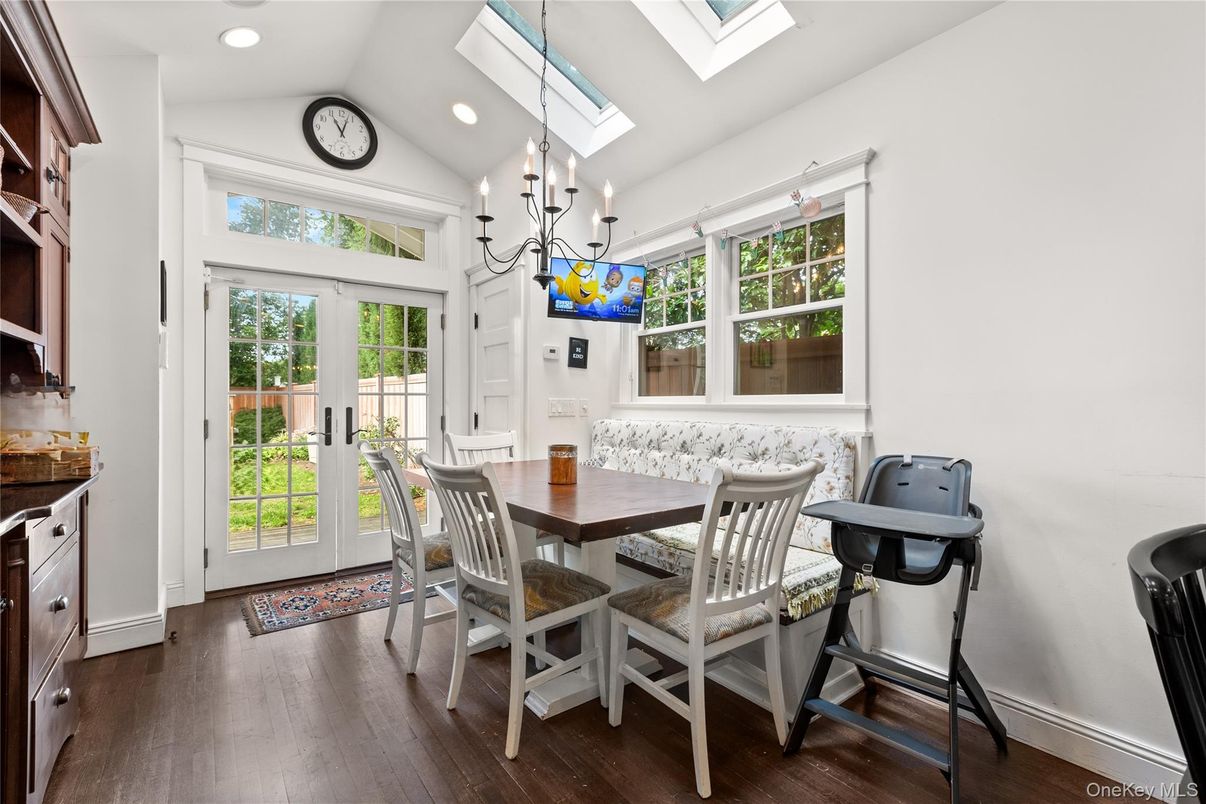 Chandelier, Dining room, Interior, Recessed Lighting, Wood Texture Flooring