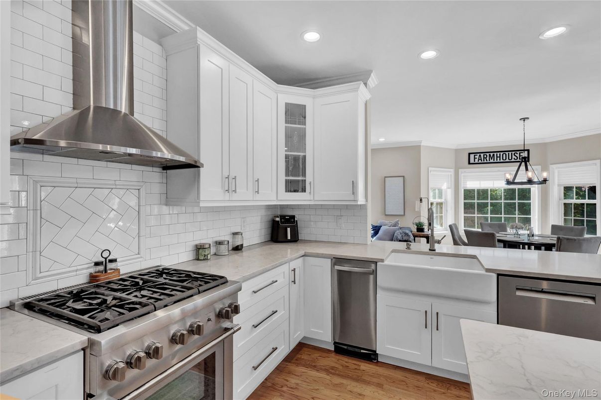 Dining room, Interior, Kitchen, Pendant Lights, Recessed Lighting, Stainless Steel Appliances, Wood Texture Flooring