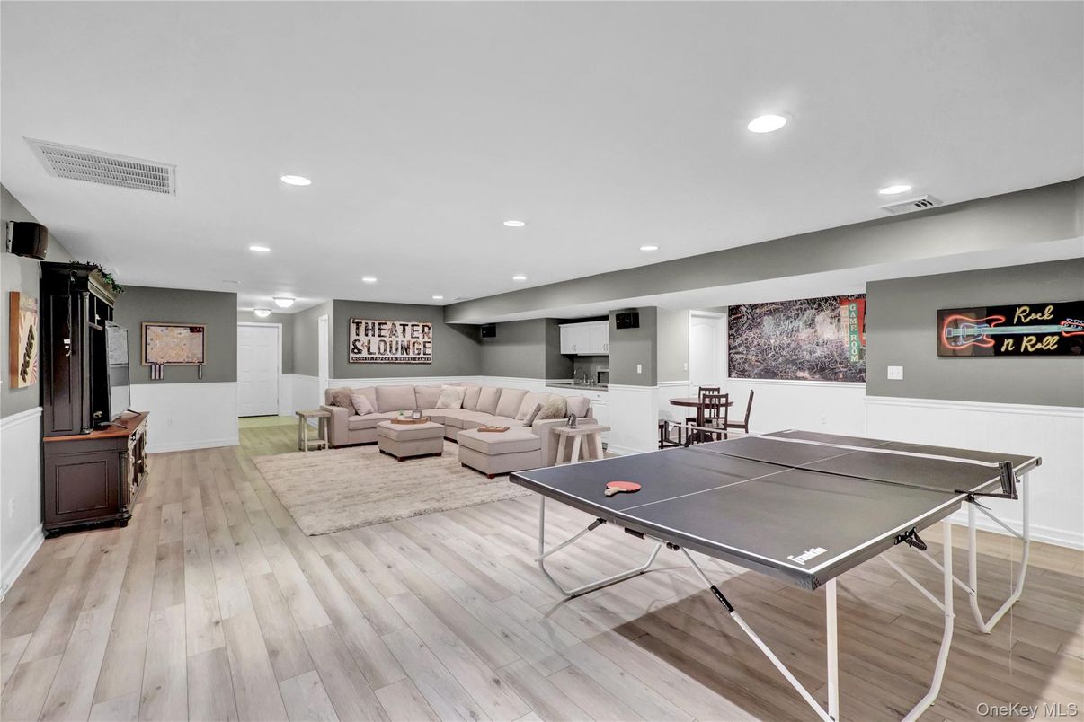 Game Room, Interior, Living room, Recessed Lighting, Wood Texture Flooring
