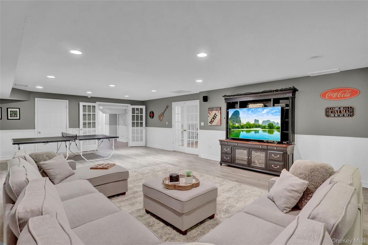 Game Room, Interior, Living room, Recessed Lighting, Wood Texture Flooring