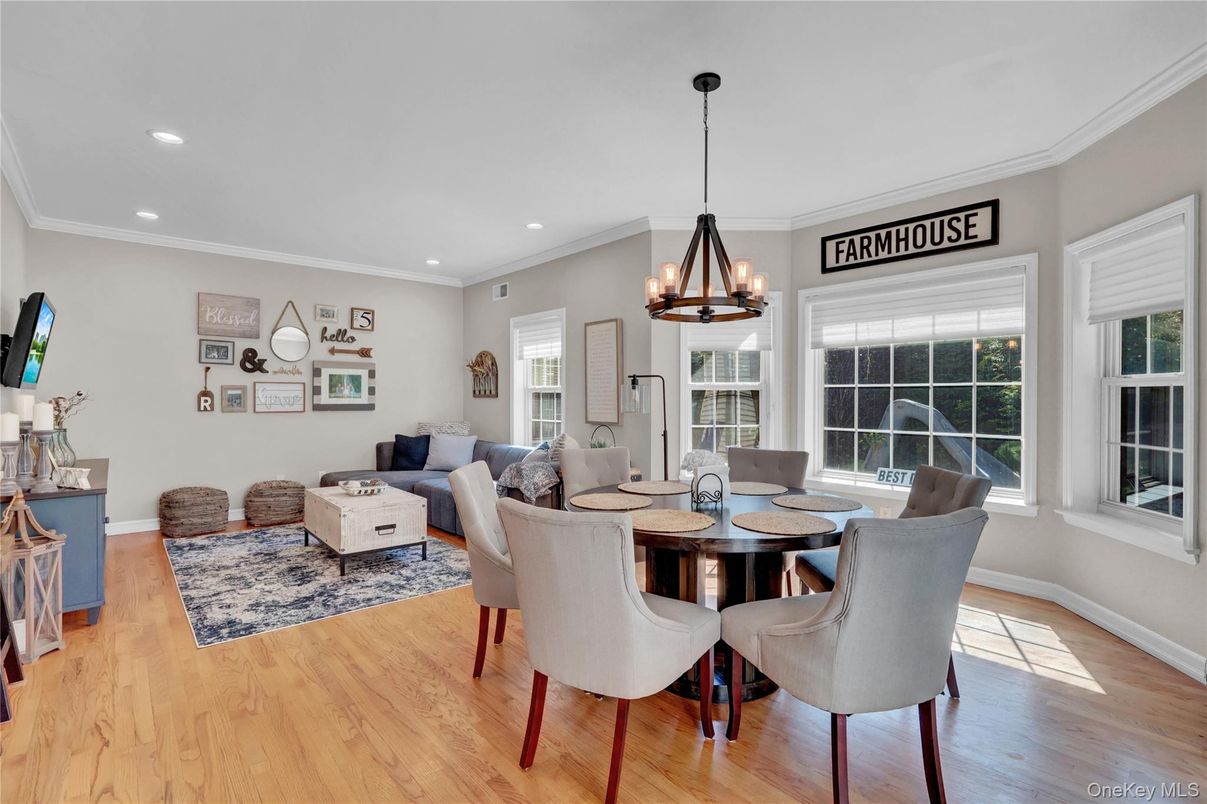 Chandelier, Dining room, Interior, Living room, Pendant Lights, Recessed Lighting, Wood Texture Flooring
