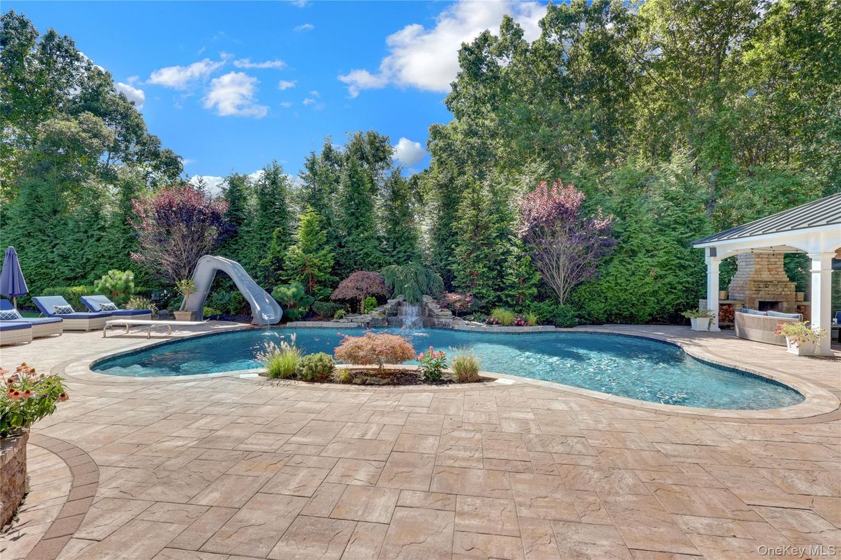 Exterior, Playground, Pool