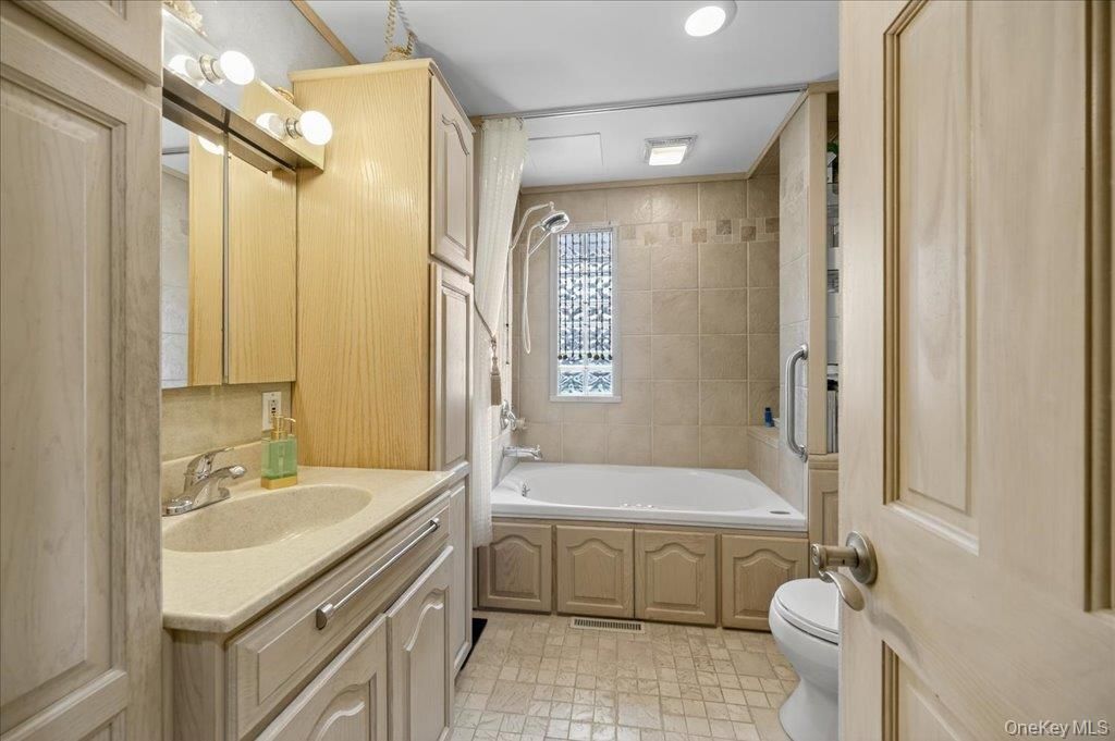 Bathroom, Interior, Recessed Lighting