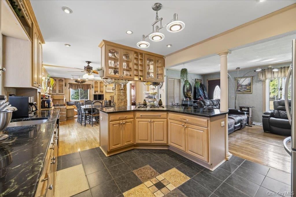 Chandelier, Dining room, Interior, Kitchen, Pendant Lights, Recessed Lighting, Wood Texture Flooring
