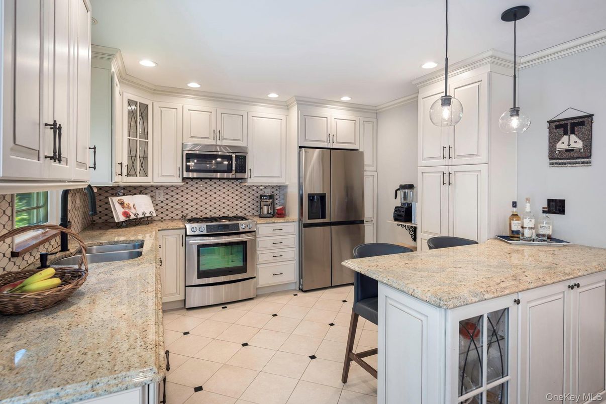 Interior, Kitchen, Pendant Lights, Recessed Lighting, Stainless Steel Appliances