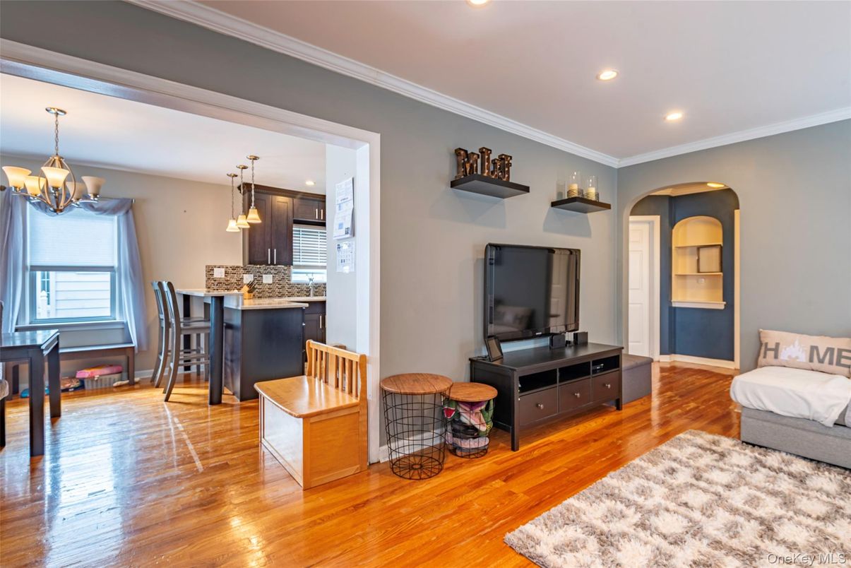 Chandelier, Dining room, Interior, Kitchen, Pendant Lights, Recessed Lighting, Wood Texture Flooring