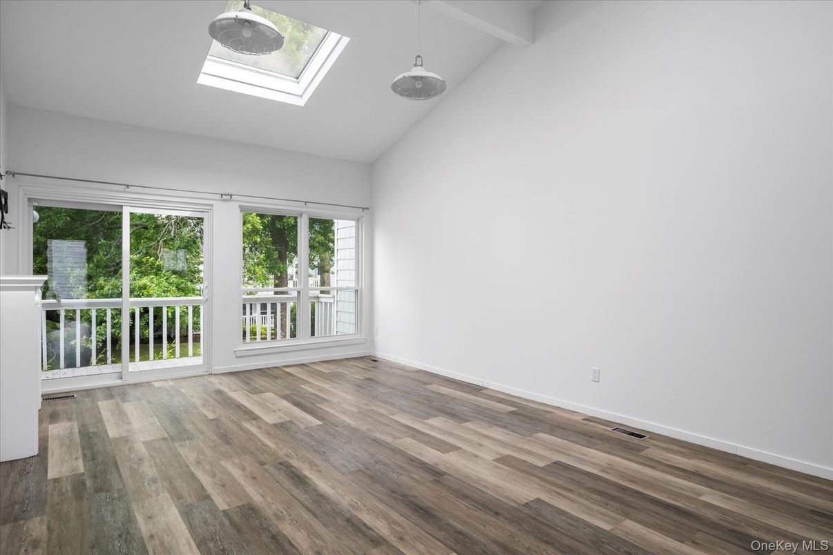 Empty room, Interior, Pendant Lights, Wood Texture Flooring