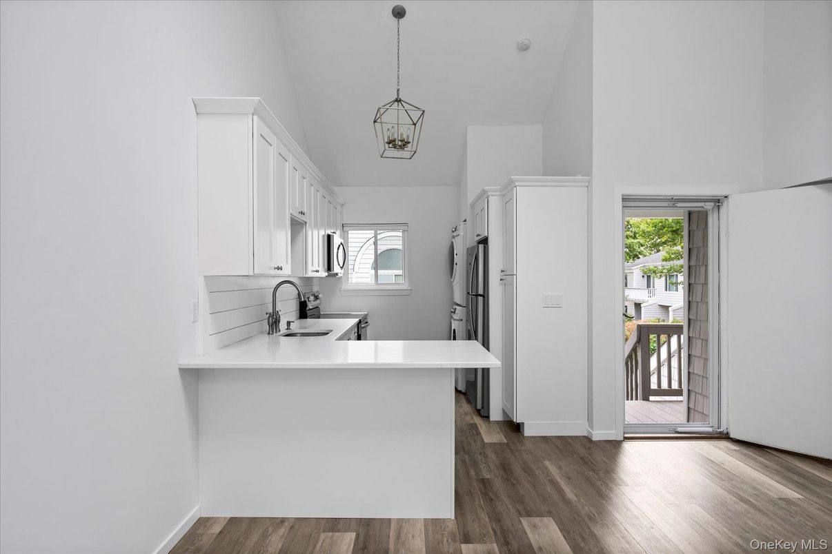 Interior, Kitchen, Pendant Lights, Wood Texture Flooring