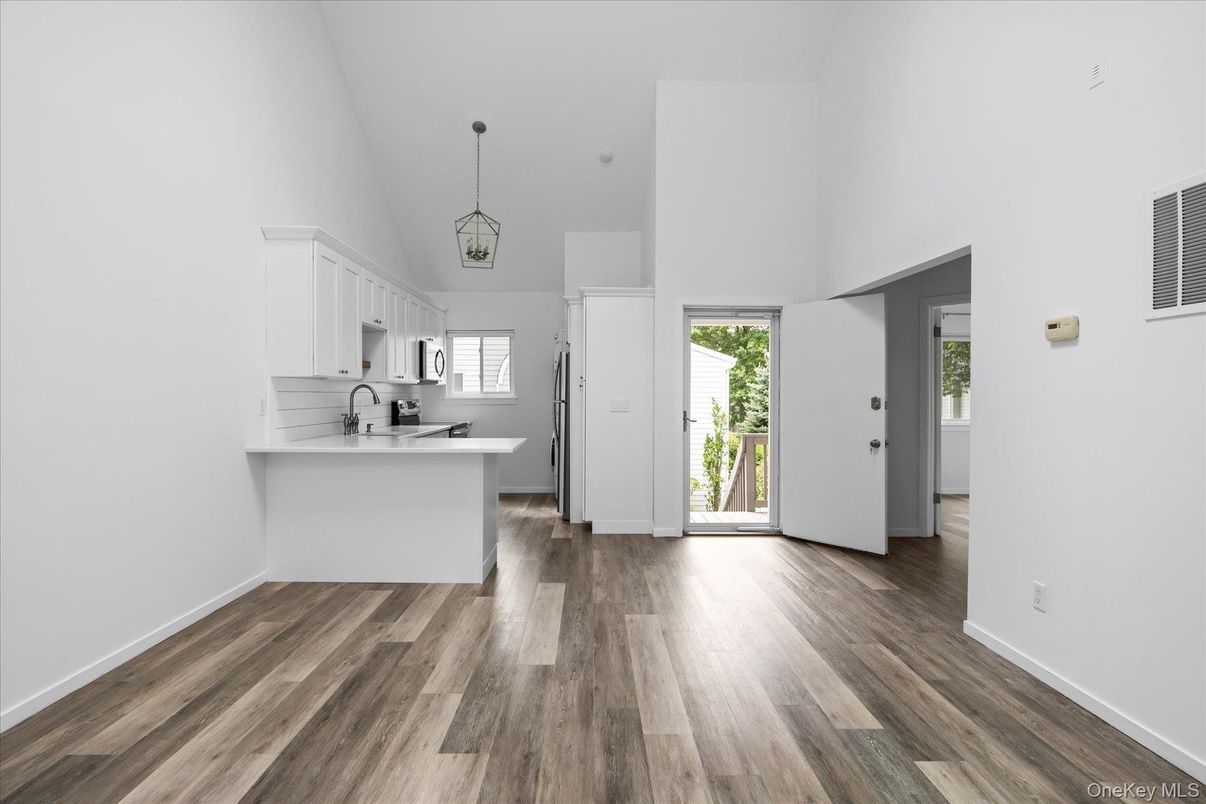 Interior, Kitchen, Pendant Lights, Wood Texture Flooring