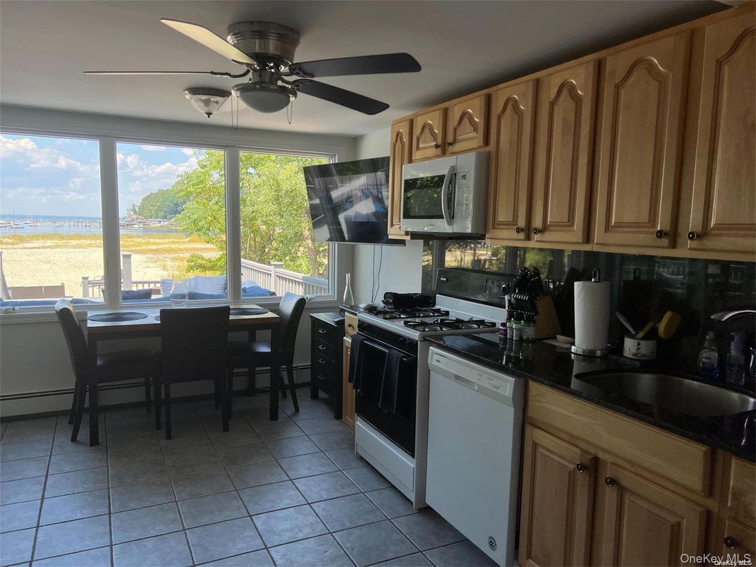 Dining room, Interior, Kitchen, Water