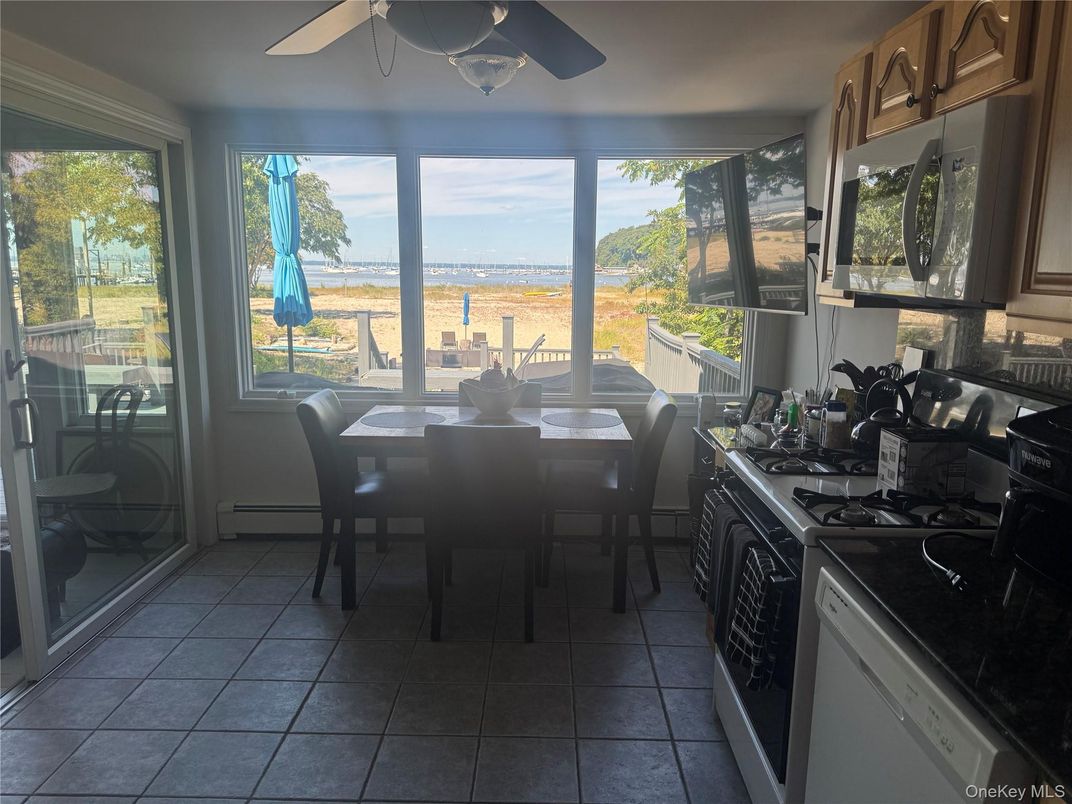Dining room, Interior, Sun Room, Water
