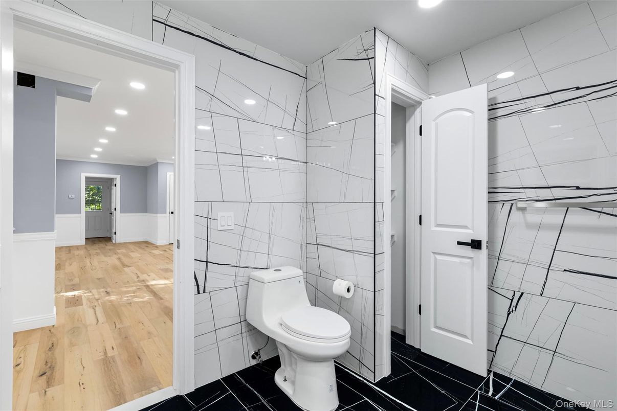 Bathroom, Interior, Recessed Lighting, Wood Texture Flooring