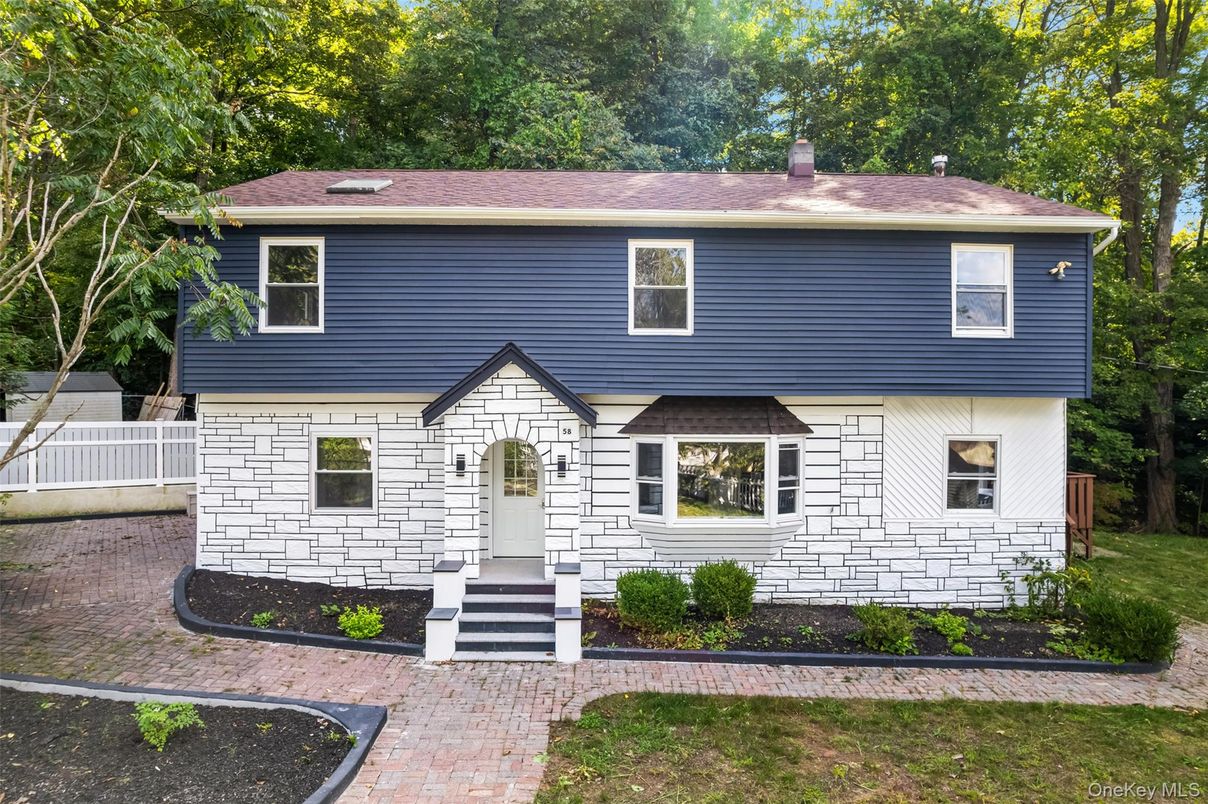 Exterior, Facade, Raised Ranch