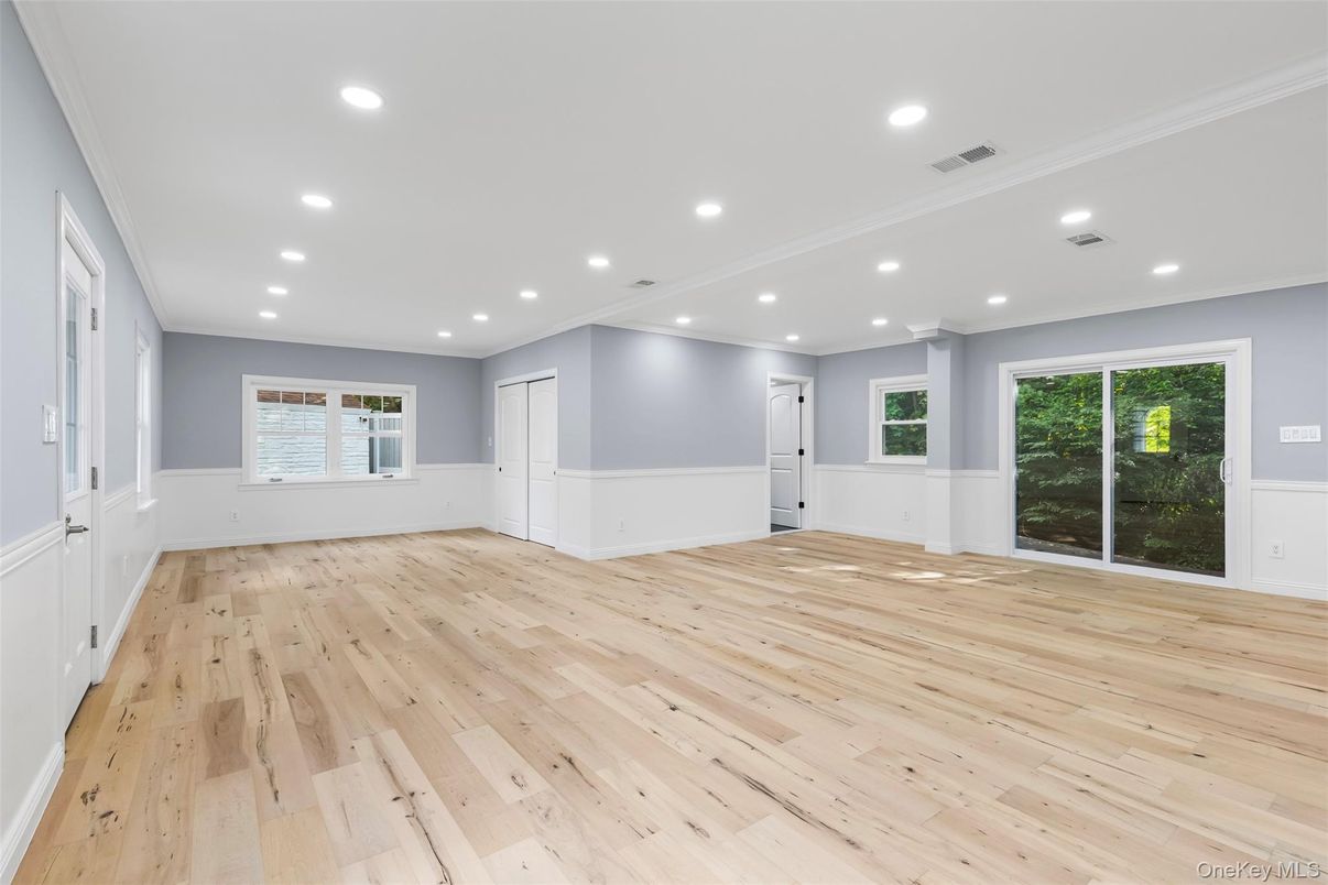 Empty room, Interior, Recessed Lighting, Wood Texture Flooring