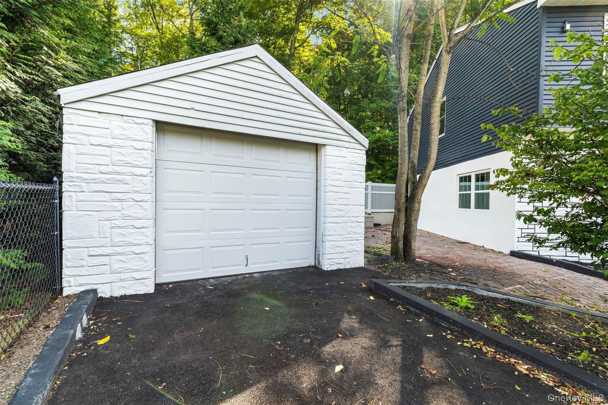 Detached Garage, Exterior