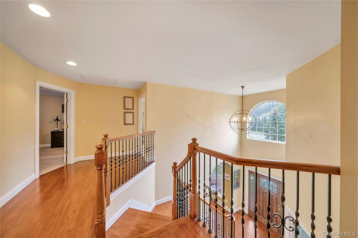 Interior, Pendant Lights, Recessed Lighting, Wood Texture Flooring