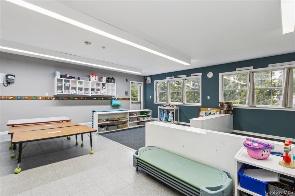 Game Room, Interior