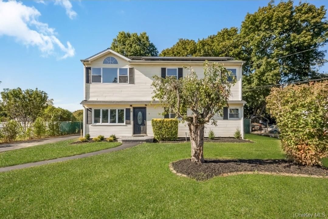 Backyard, Exterior, Facade, Raised Ranch